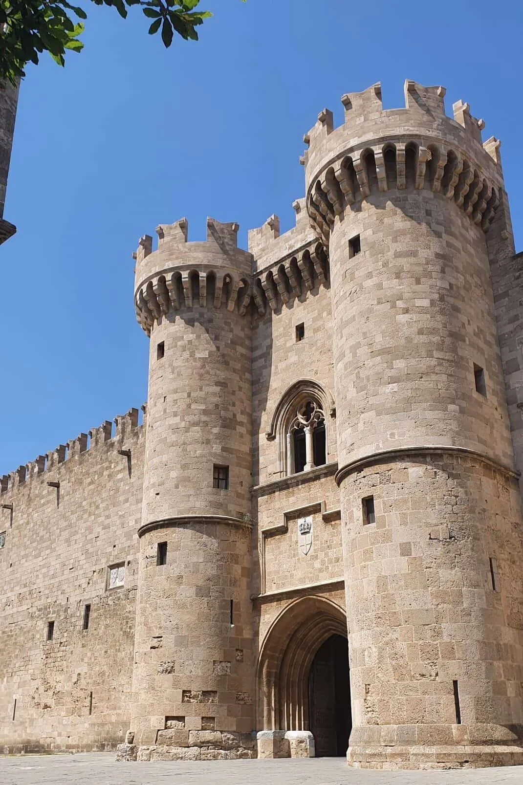 Het Grootmeesterspaleis in Rhodos: één van de meest indrukwekkende bezienswaardigheden van Rhodos