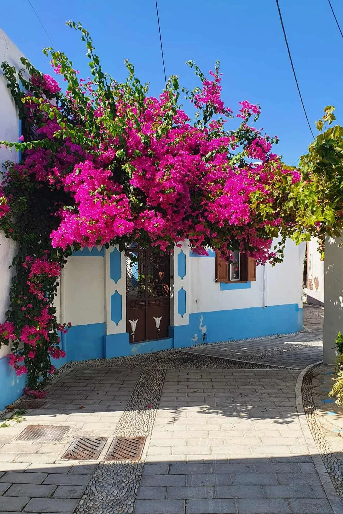 Sfeervol straatje in het traditionele dorpje Koskinou op Rhodos