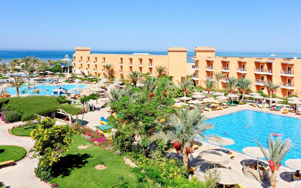 Het schitterende zwembad van the Three Corners Sunny Beach Resort in Hurghada