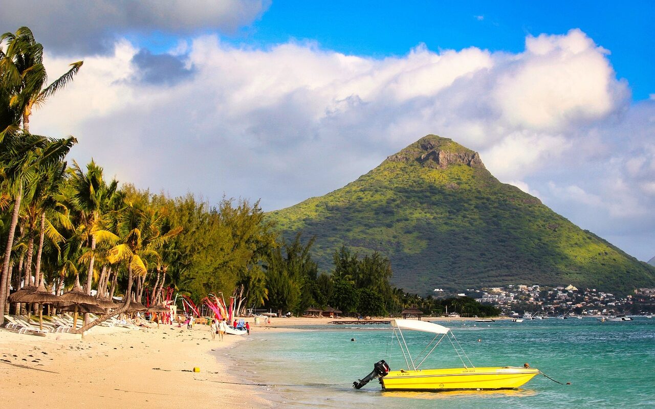 Het mooie strand bij Flic en Flac, een geweldige plek om te snorkelen op Mauritius
