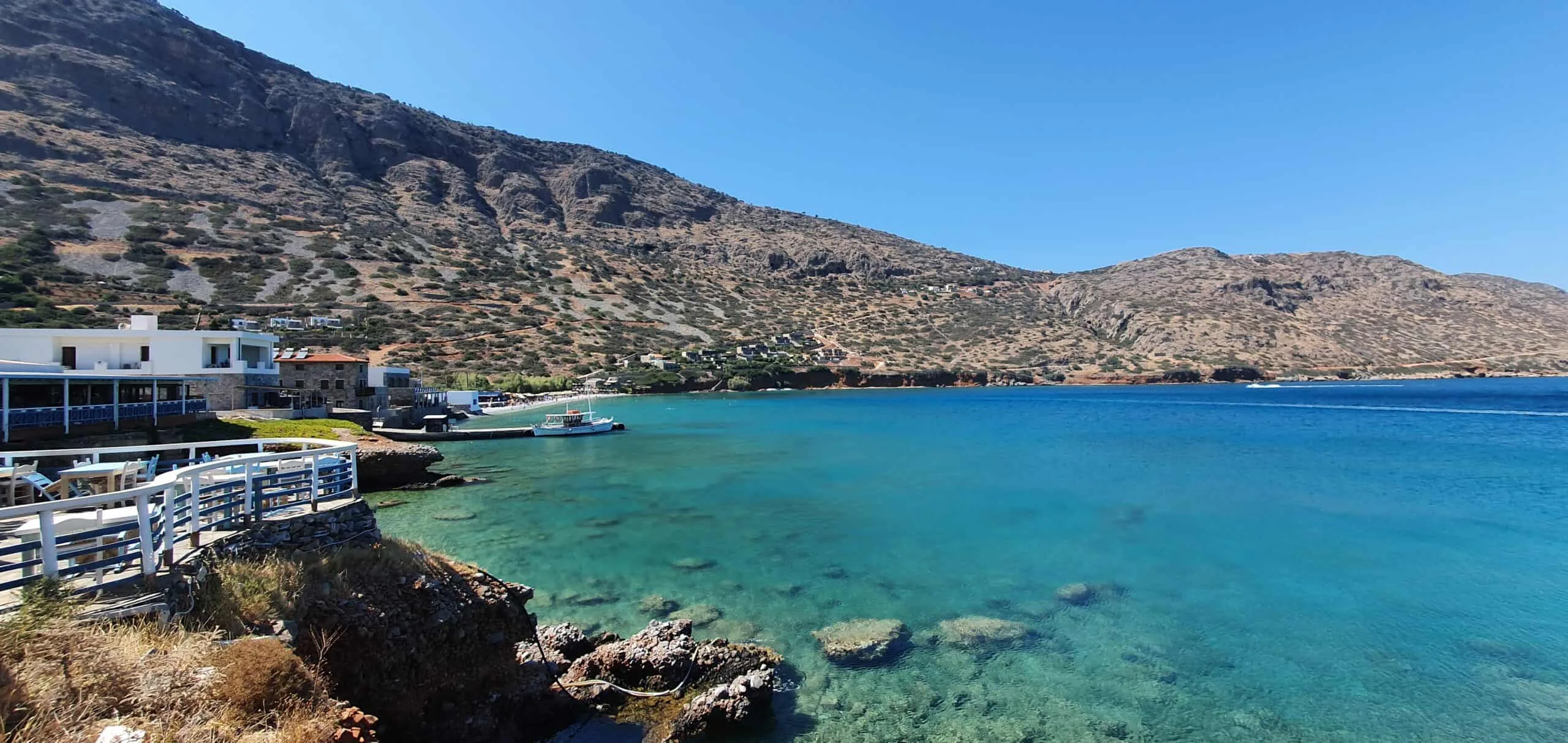 Uitzicht over de Mirabello-baai vanaf het pittoreske dorpje Plaka op Kreta