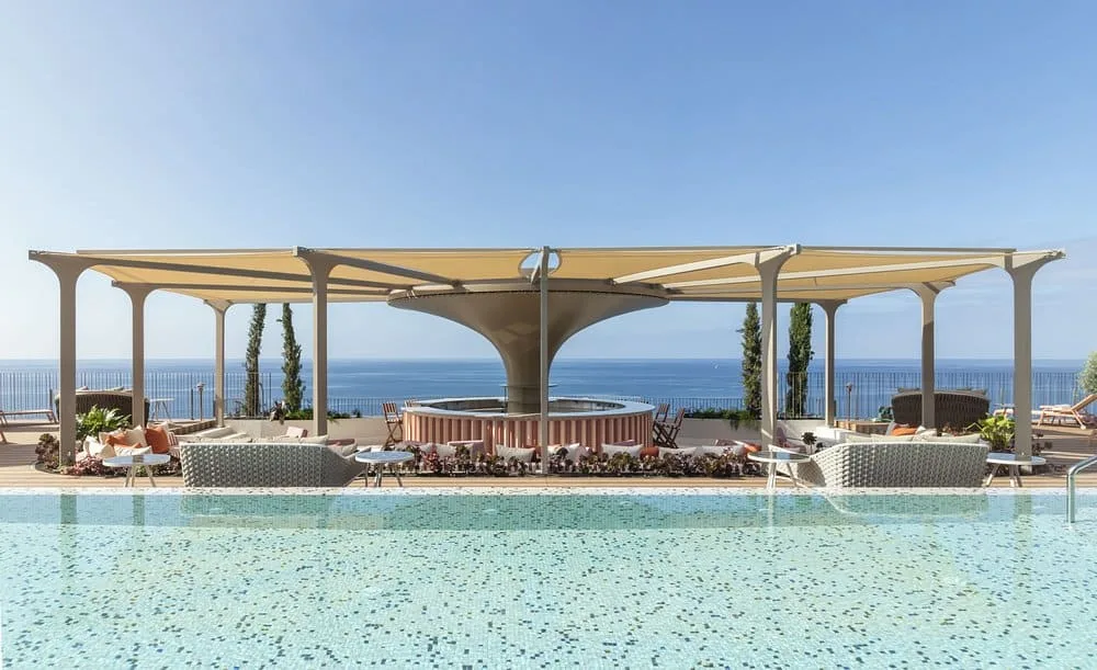 Zwembad van het Next Hotel in Funchal Madeira / kleinschalige hotels