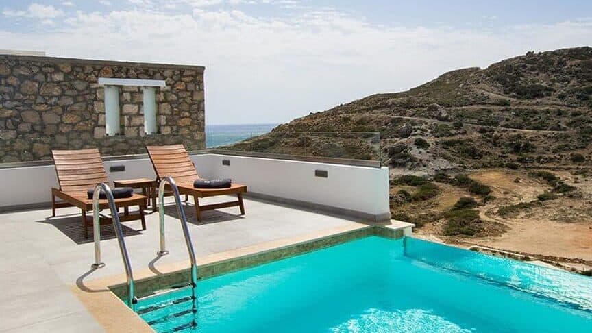 Geniet van het mooie uitzicht vanaf je luxe villa met privézwembad bij Ciel Boutique Villa's op Karpathos
