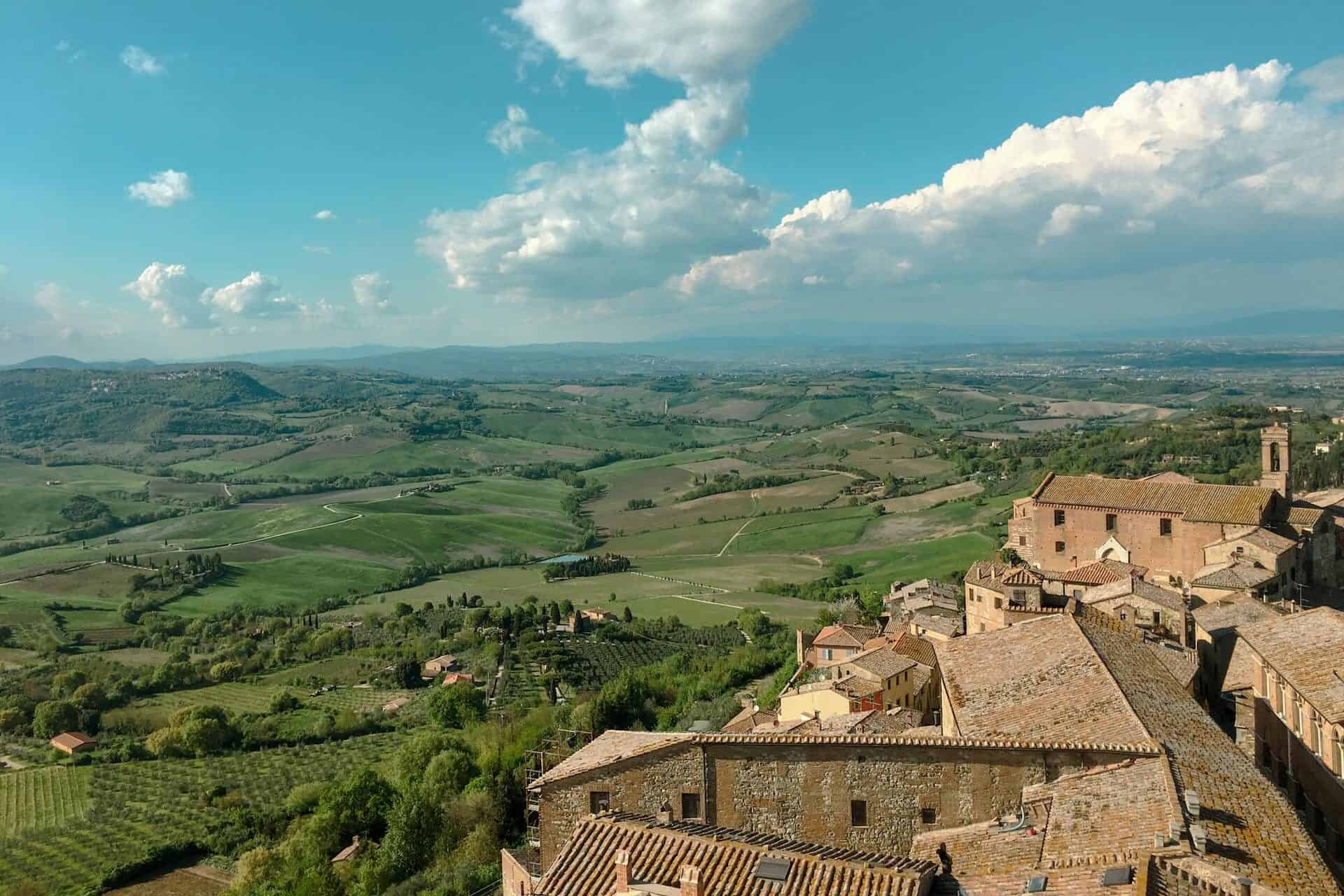 Uitzicht vanaf één van de mooiste dorpjes in Toscane Montepulciano / kleinschalige hotels