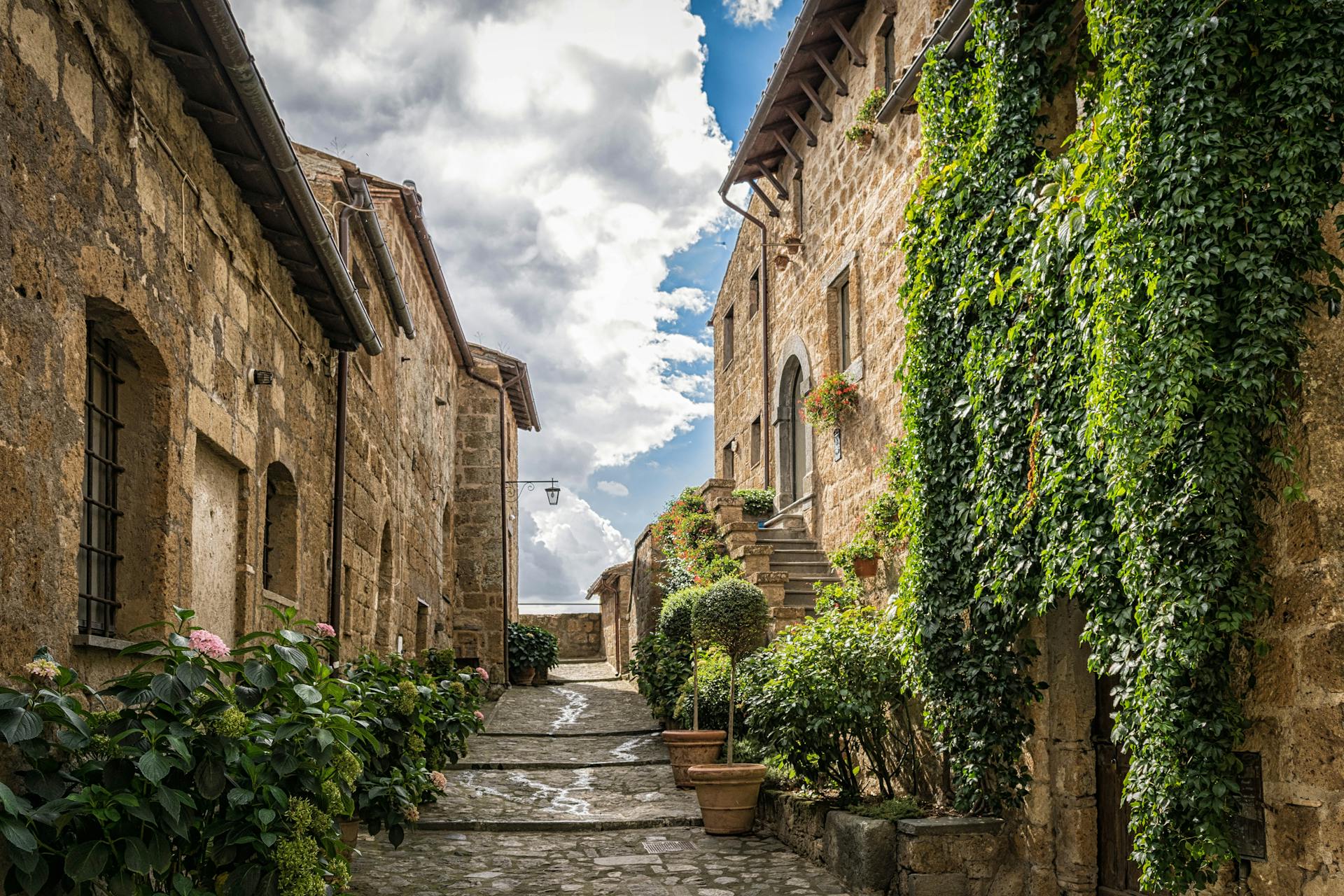 Sfeervol straatje in één van de mooiste dorpjes in Toscane Pienza / kleinschalige hotels